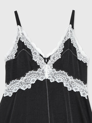 SIDE CUTTING LACE DRESS