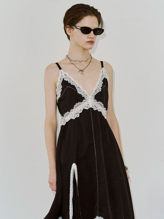 SIDE CUTTING LACE DRESS