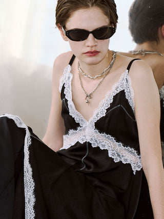 SIDE CUTTING LACE DRESS