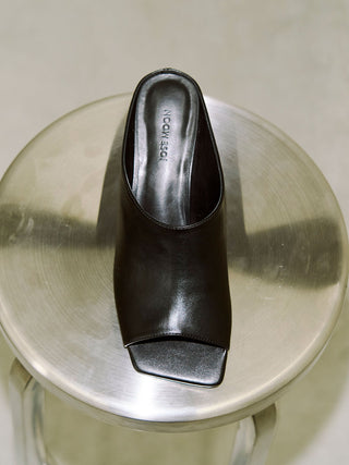OBLIQUE TOE SANDAL