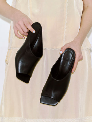 OBLIQUE TOE SANDAL
