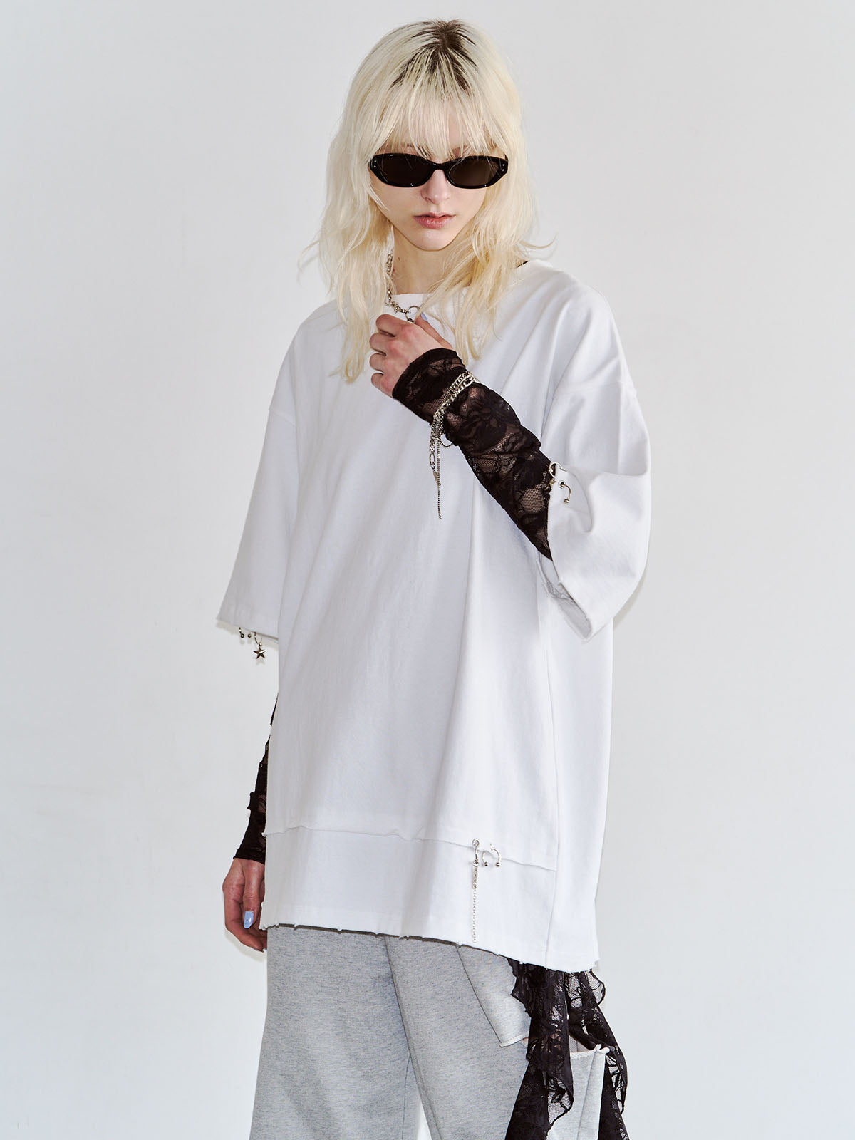 ＊ josemoon JOSE MOONクロップド ピアス Tシャツ ホワイト JOSE MOON（ジョゼムーン）の「CROPPED PIERCE T-SHIRT/クロップド