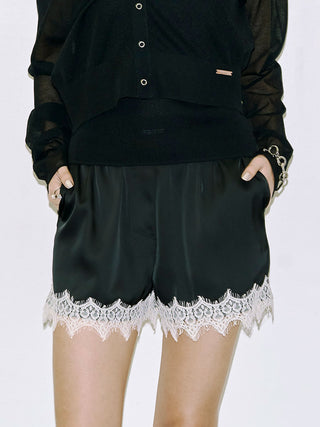LACE TRIM SHORT PANTS