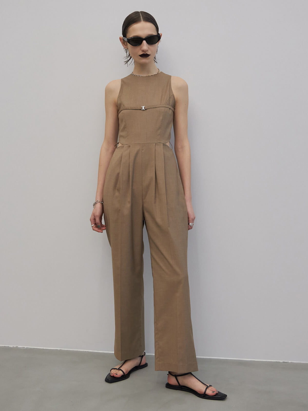 SIDE CUTTING JUMP SUITS(36 BEIGE): DRESSjosemoon