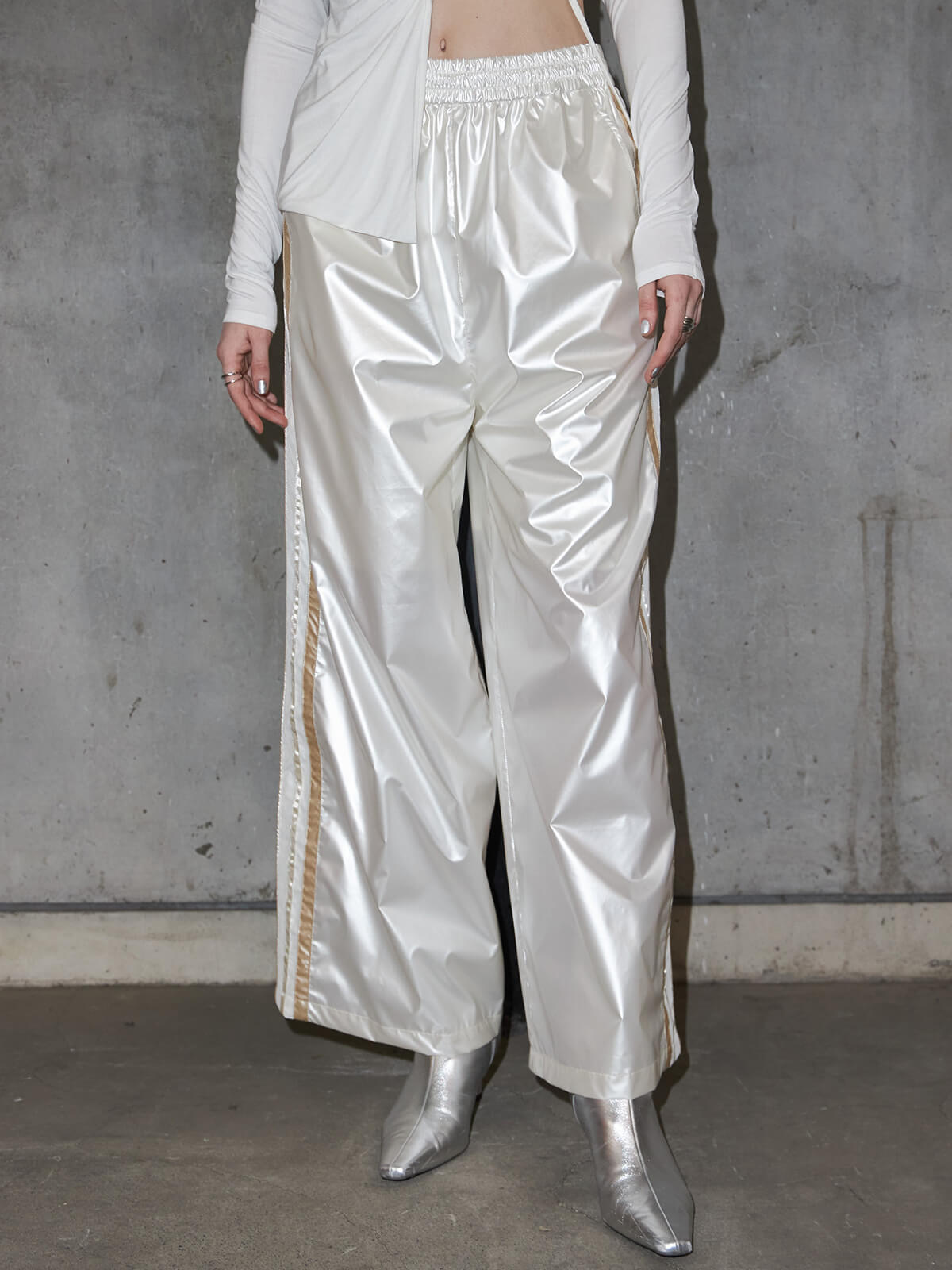 SHINY TRACK PANTS(F WHITE): BOTTOMSjosemoon