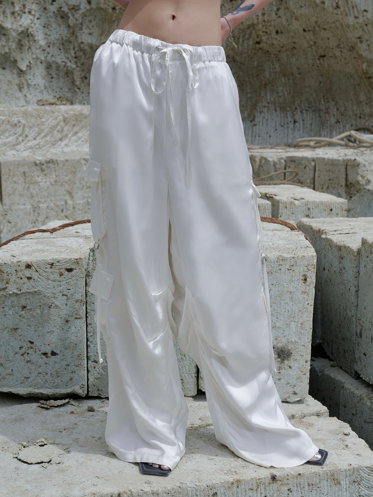 ㊳ 完売品 JOSE MOON GLOSSY SATIN CARGO PANTS-