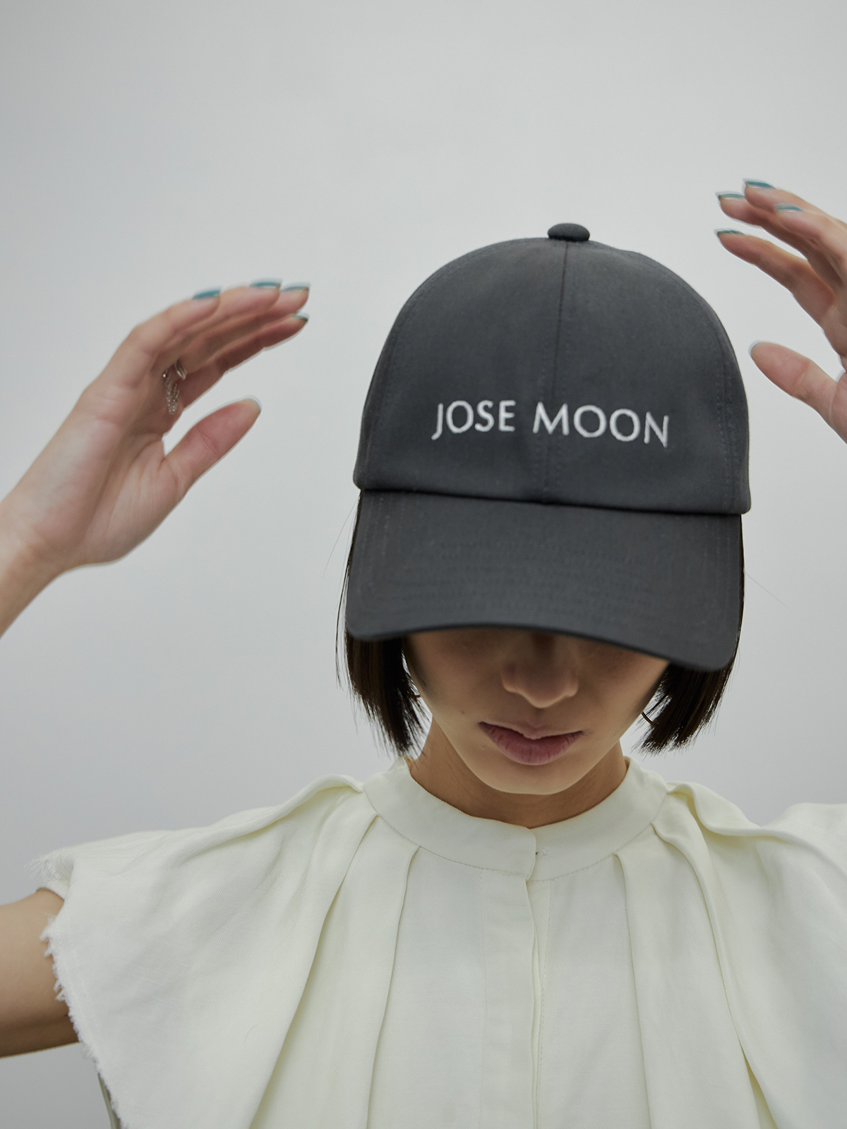 JOSE MOON CAP(F WHITE): GOODSjosemoon