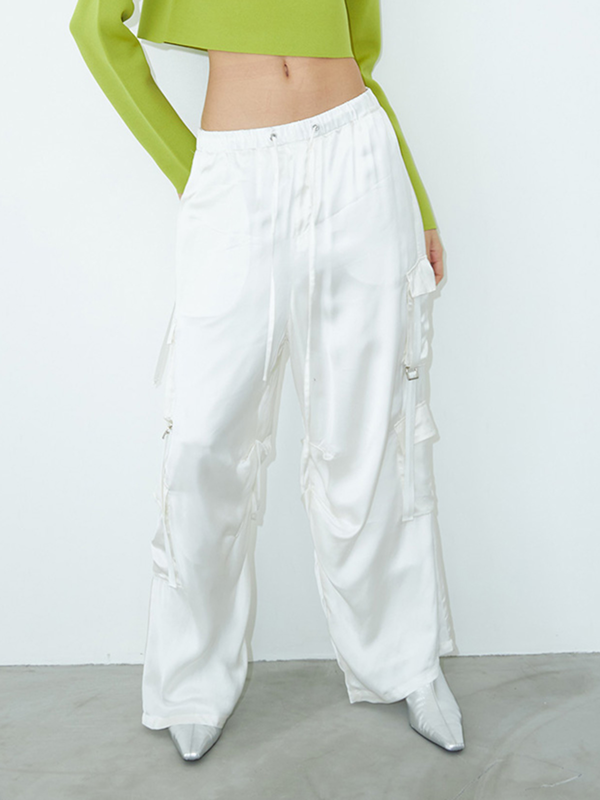 GLOSSY SATIN CARGO PANTS(36 WHITE): BOTTOMSjosemoon