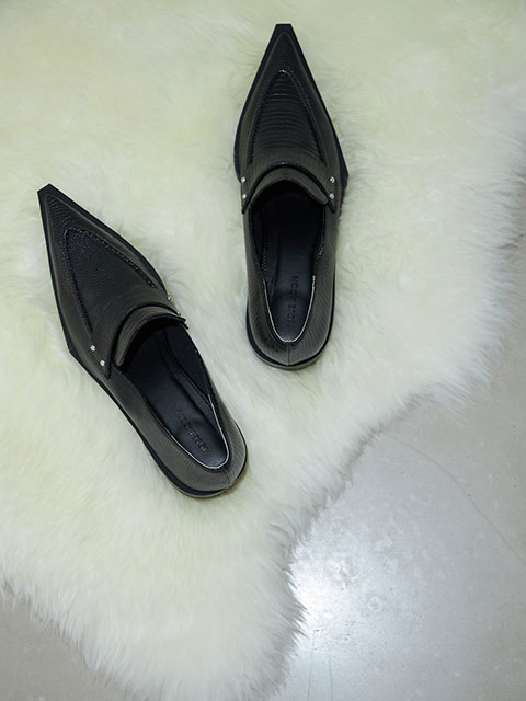 POINTED TOE LOAFER