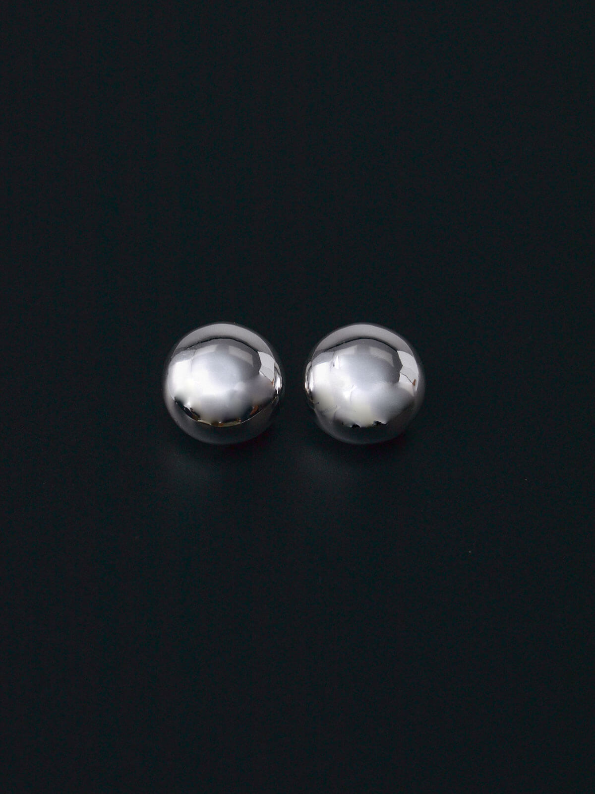 VOLUME DOME PIERCED EARRING