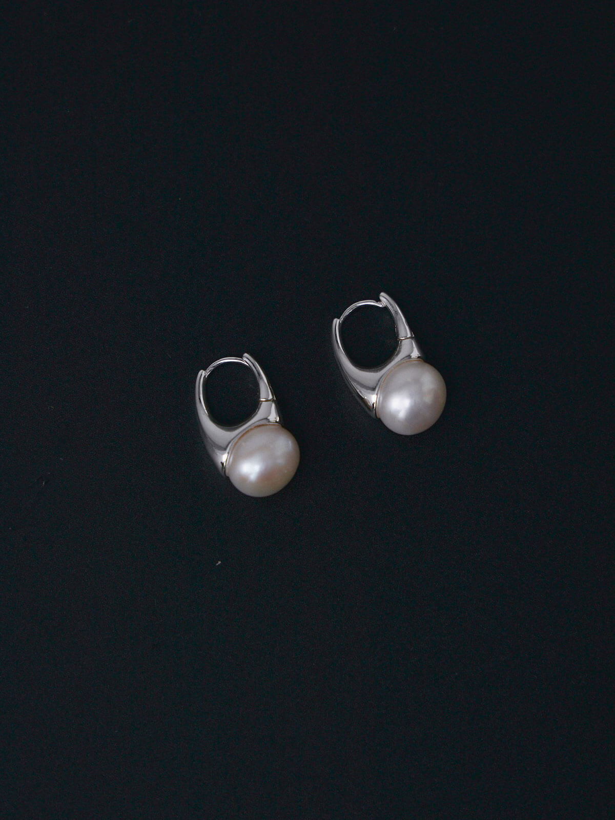 PEARL PIERCED EARRING